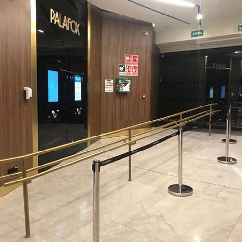 Barandillas y escaleras para cines Palafox Luxury